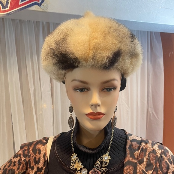 Fur Apple Cape - Picture 5 of 5